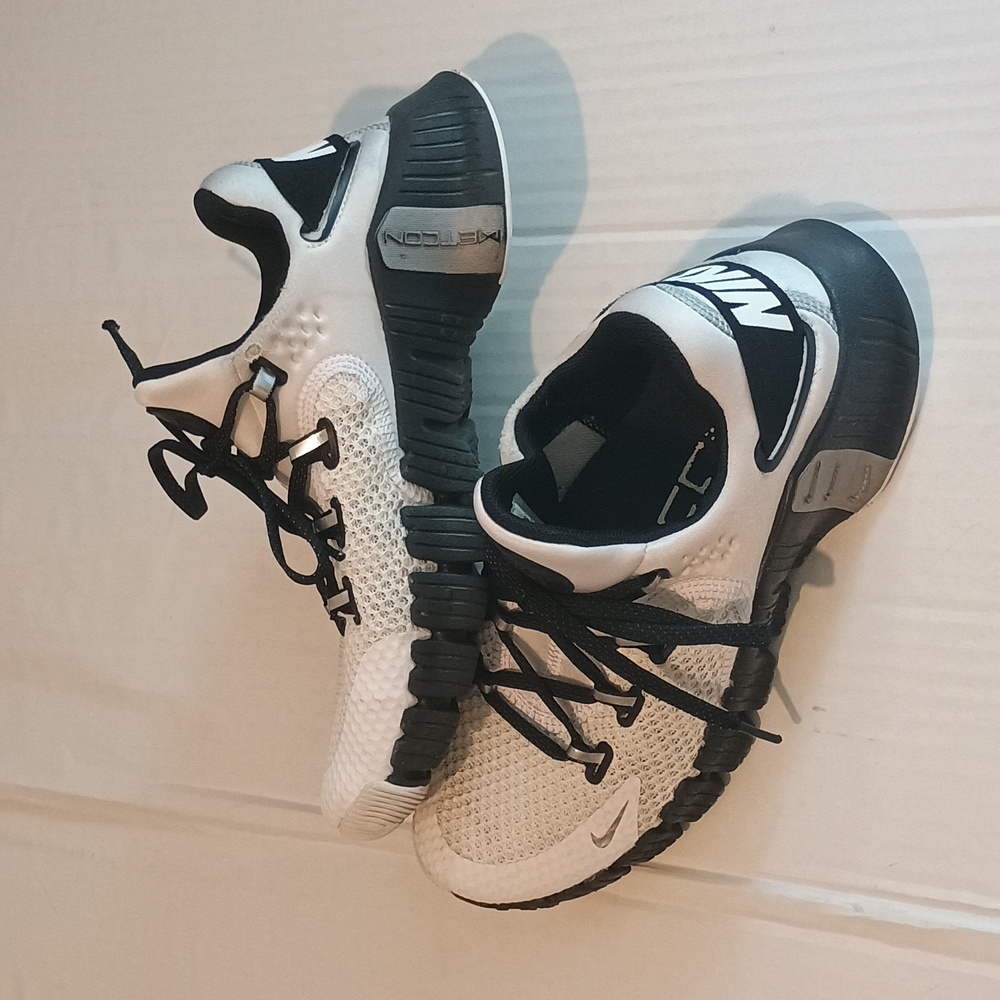 Nike White and Black Sneakers